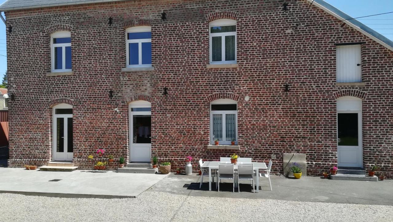 Au Coeur De L'Enclave Bed & Breakfast Moeuvres Exterior photo